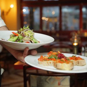 dinner-939434_1920