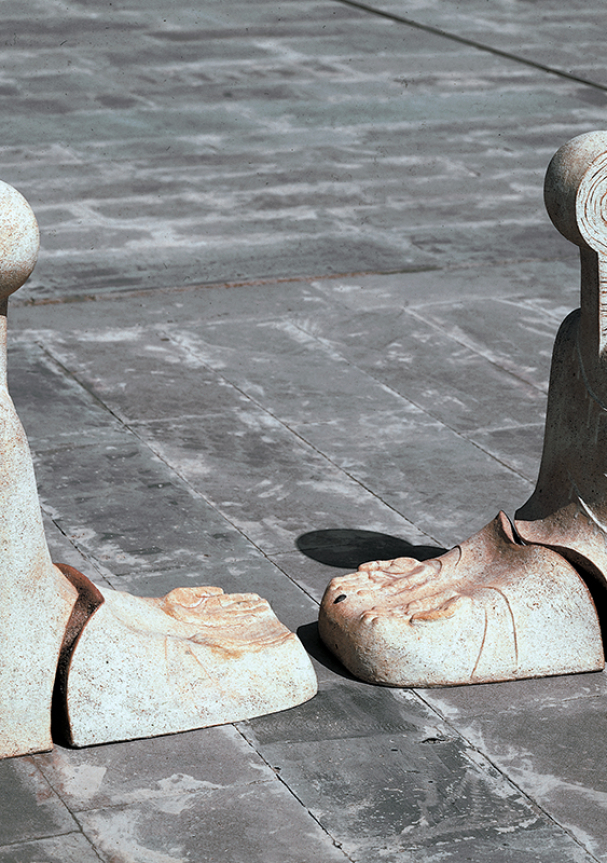 “Երկխոսություն” 1982, շամոտ, 86 X 160 X 60 սմ